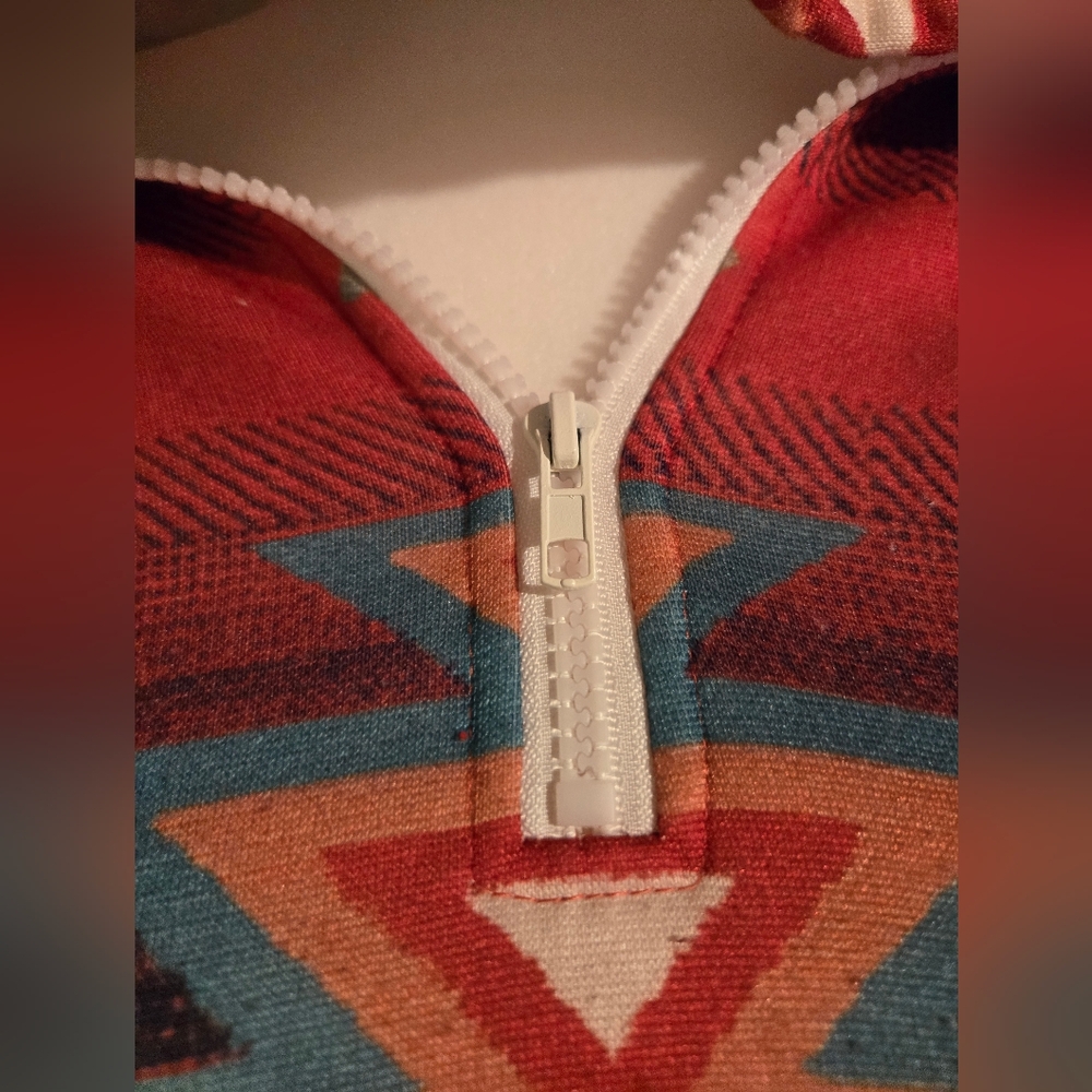 Aztec-Patterned Hoodie With Zipper - Picture 3 of 8